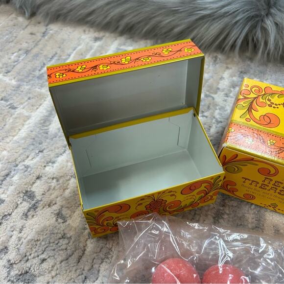 NIB Vintage 70s Avon Recipe Treasures Soap Set with Orange Soaps Recipe Tin - Picture 2 of 10